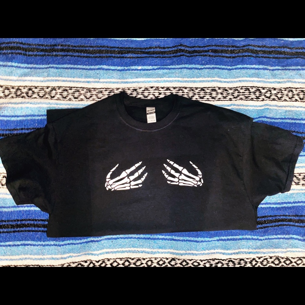 Scull boobs shirt